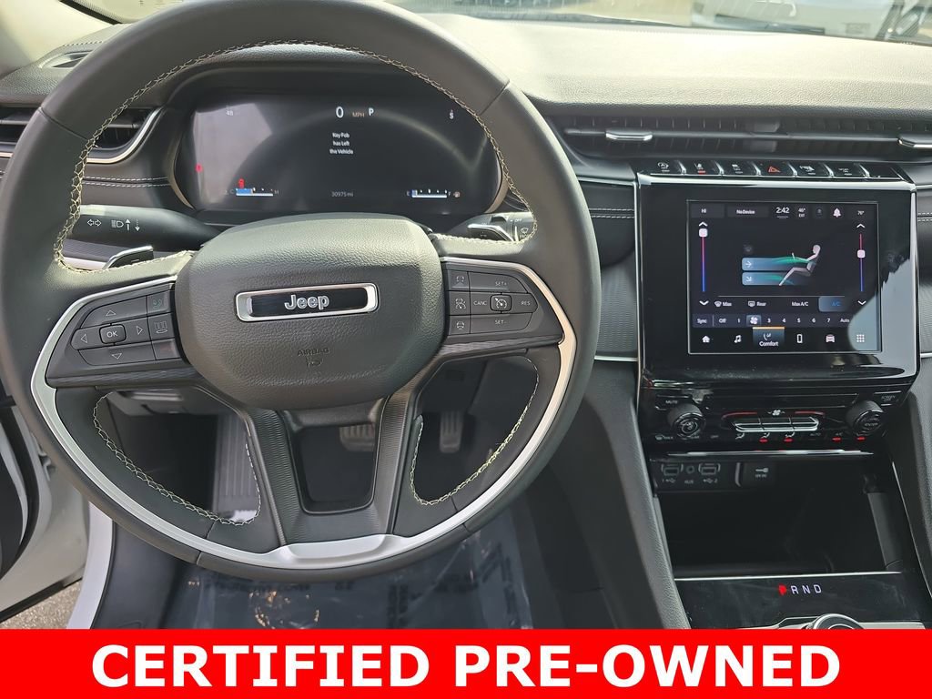 Used 2023 Jeep Grand Cherokee Laredo image 16