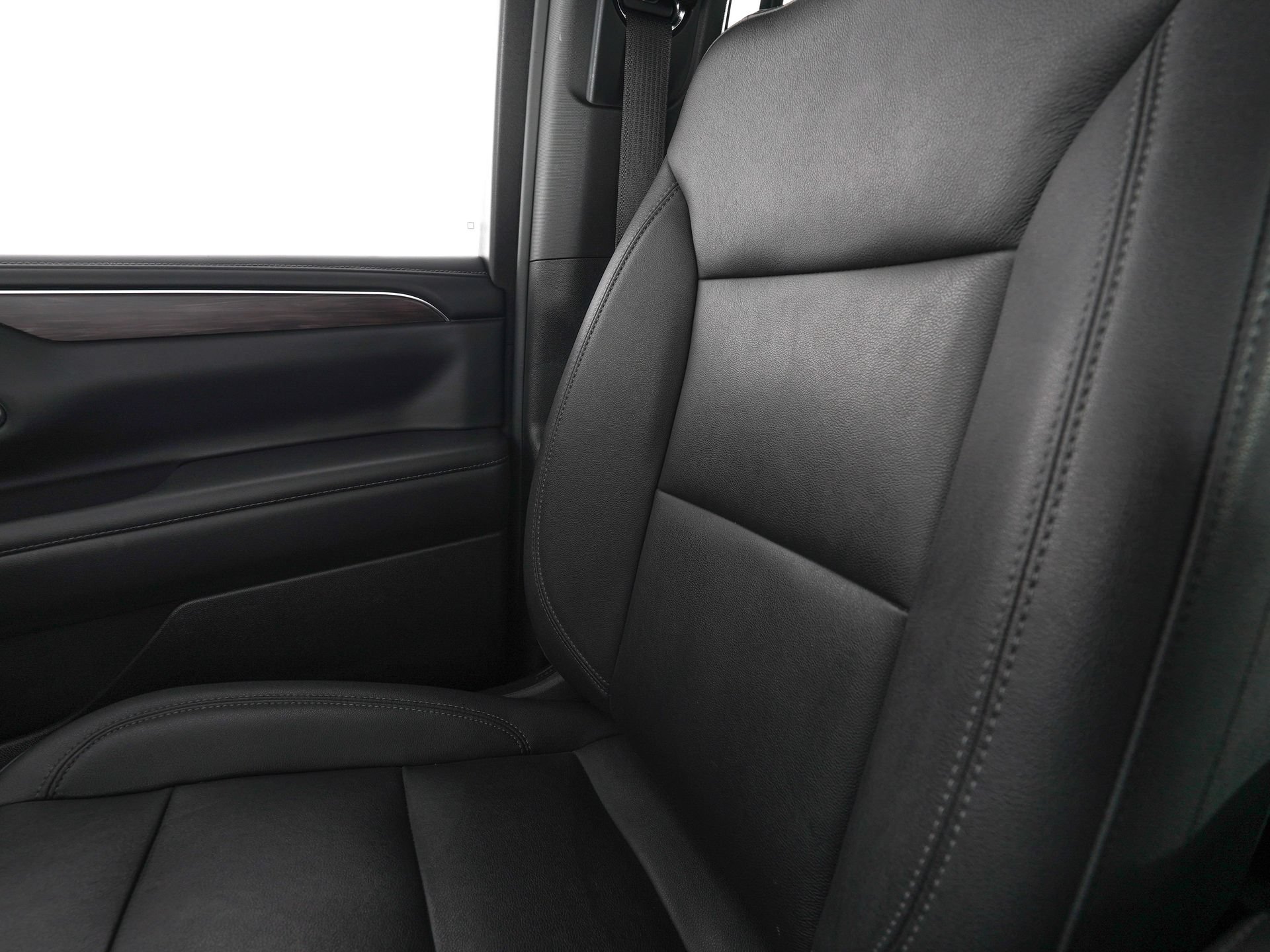 Used 2023 Chevrolet Tahoe LT w/ Luxury Package AWD/4WD image 27