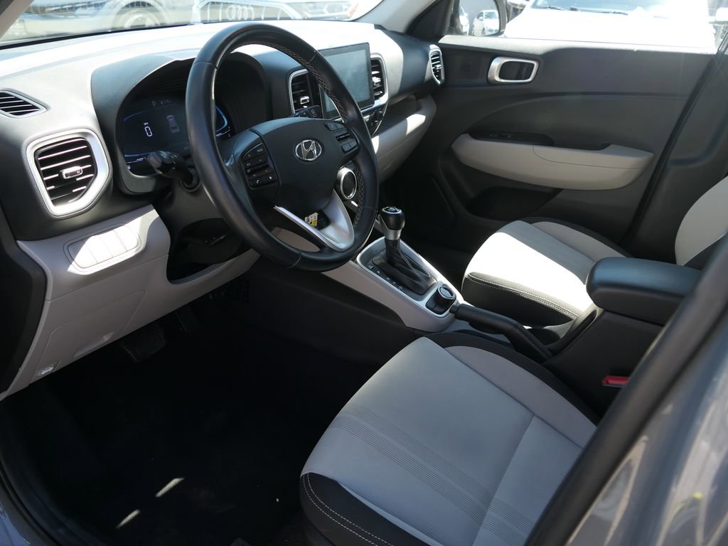 Used 2023 Hyundai Venue SEL FWD image 12