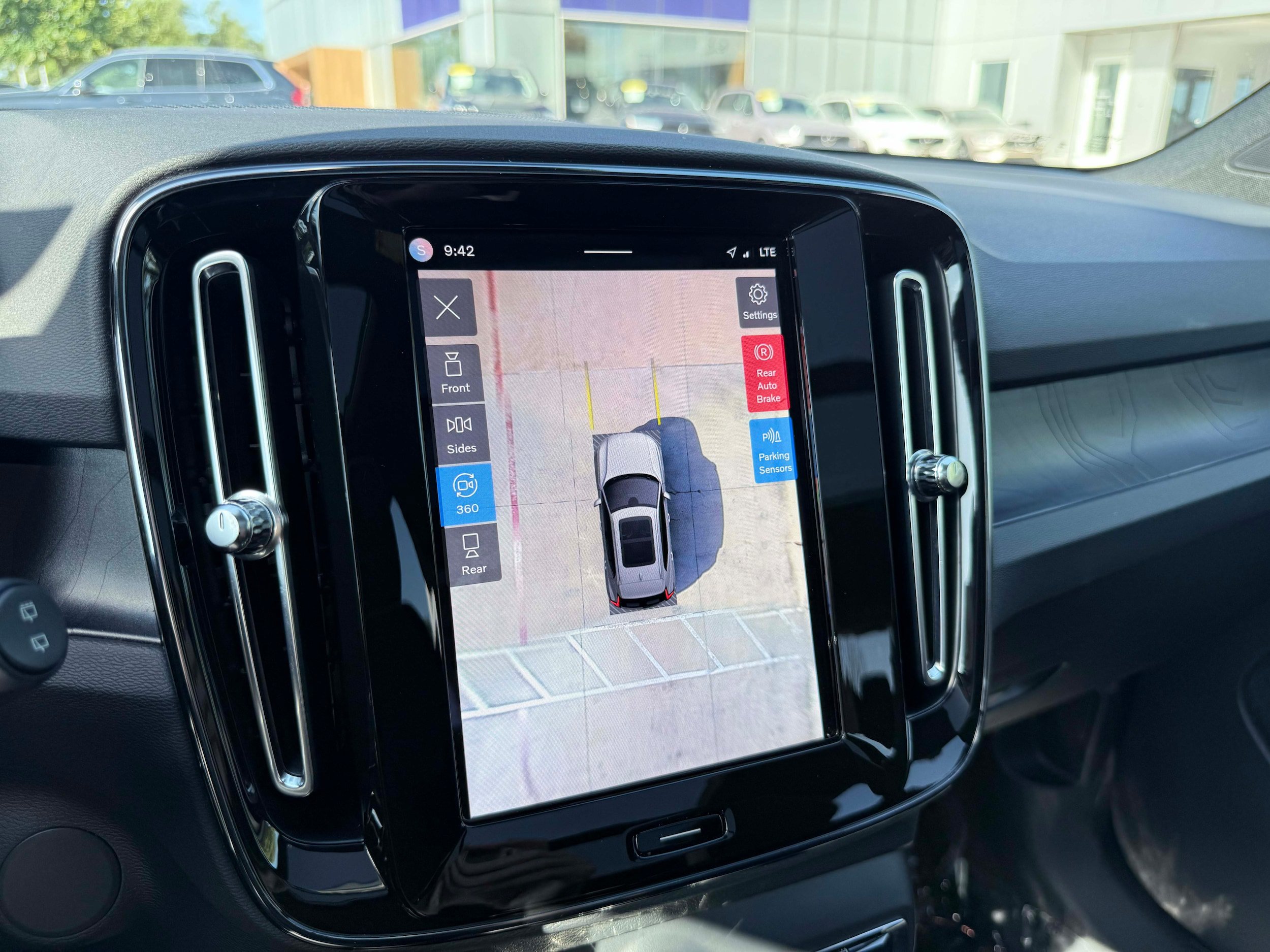 Certified 2023 Volvo XC40 Recharge Ultimate AWD/4WD image 25