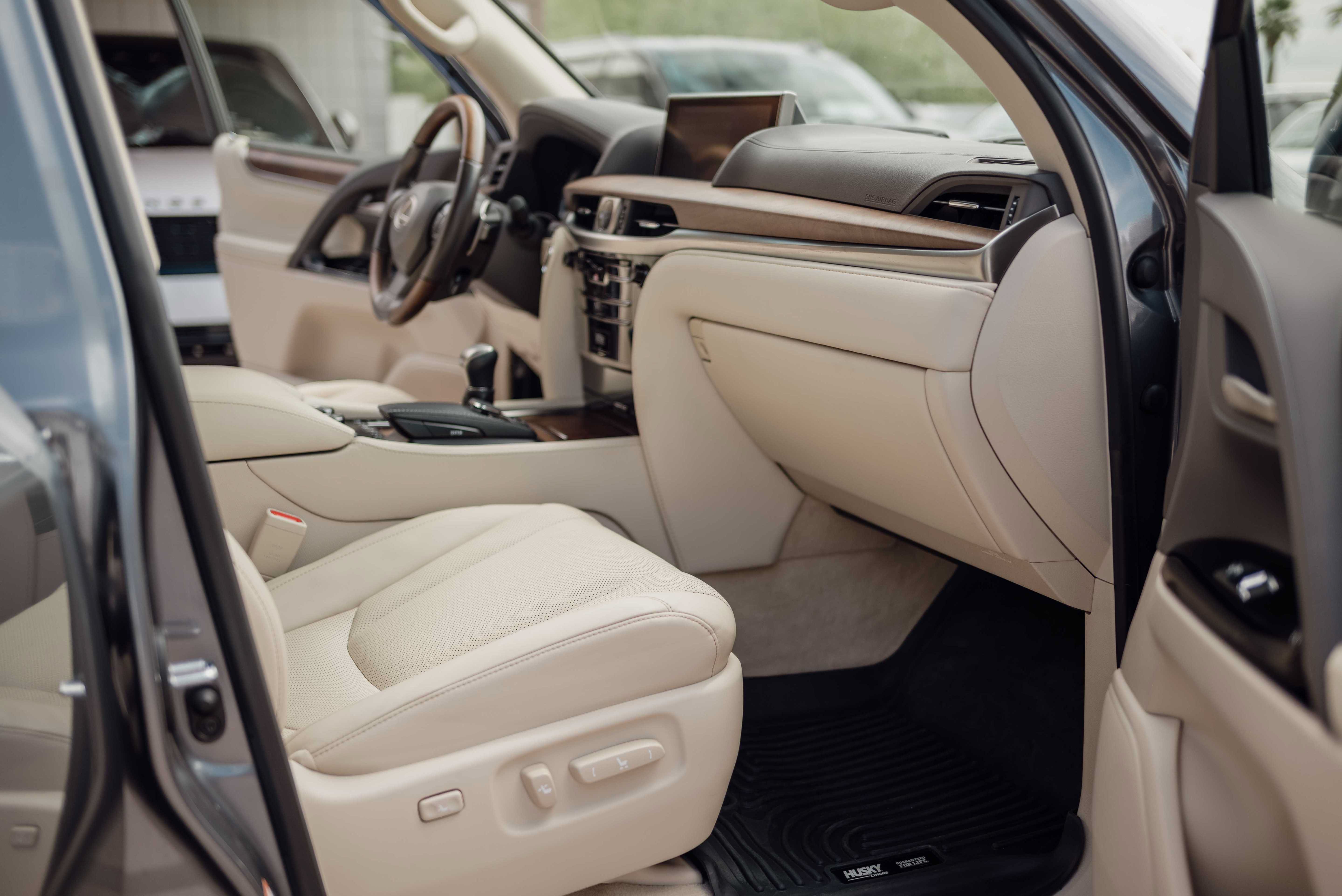 Used 2016 Lexus LX 570 4WD w/ Luxury Package image 23