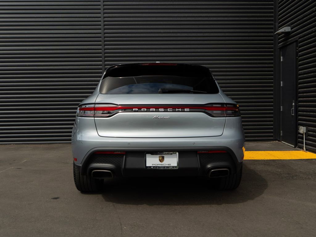Used 2025 Porsche Macan image 10