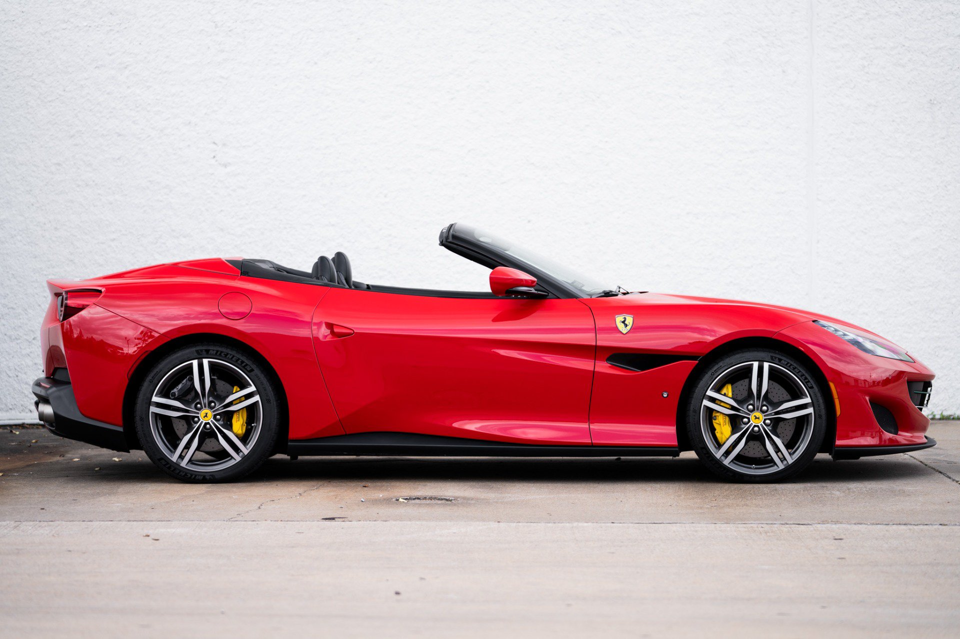 Used 2019 Ferrari Portofino RWD image 16