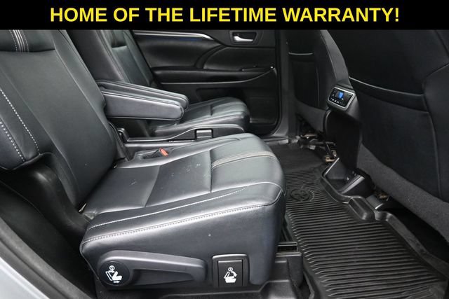 Used 2017 Toyota Highlander SE AWD/4WD image 32