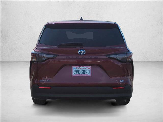 Used 2025 Toyota Sienna LE image 7