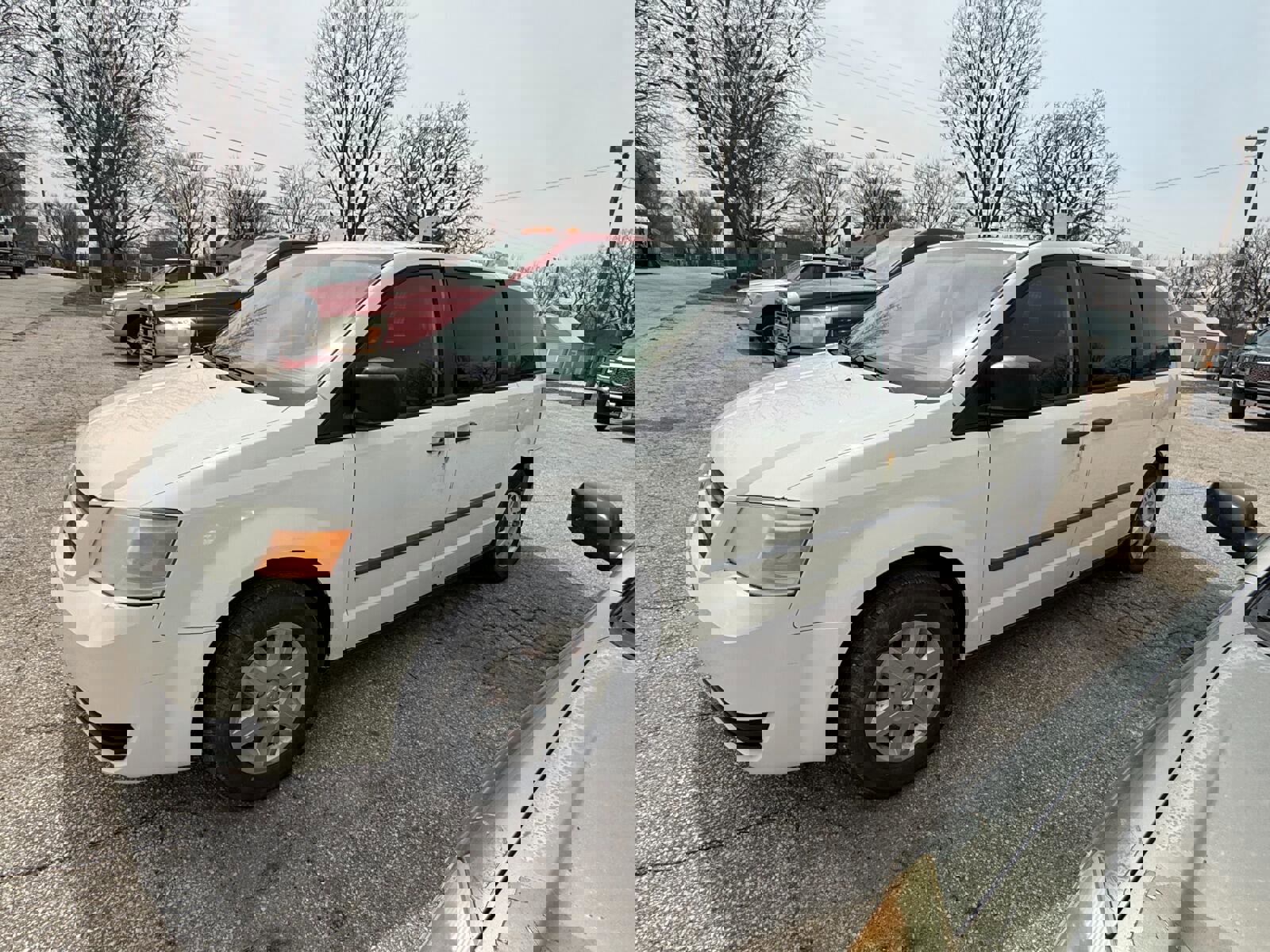 Used 2010 Dodge Grand Caravan image 3