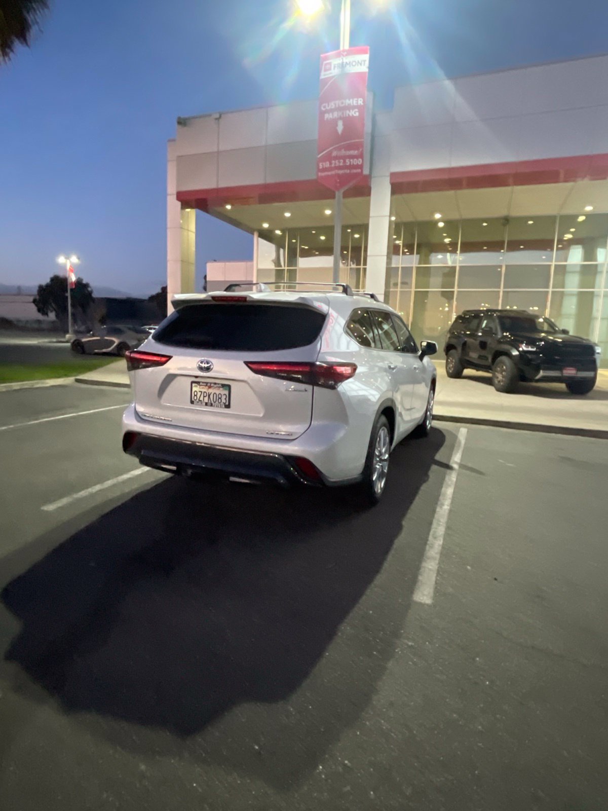 Used 2022 Toyota Highlander Limited AWD/4WD image 3