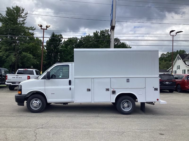 New 2026 Chevrolet Express 3500 w/ Power Convenience Package RWD image 4