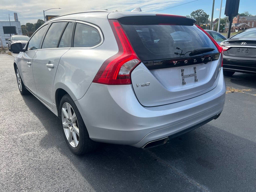 Used 2017 Volvo V60 T5 Premier w/ Convenience Package image 6