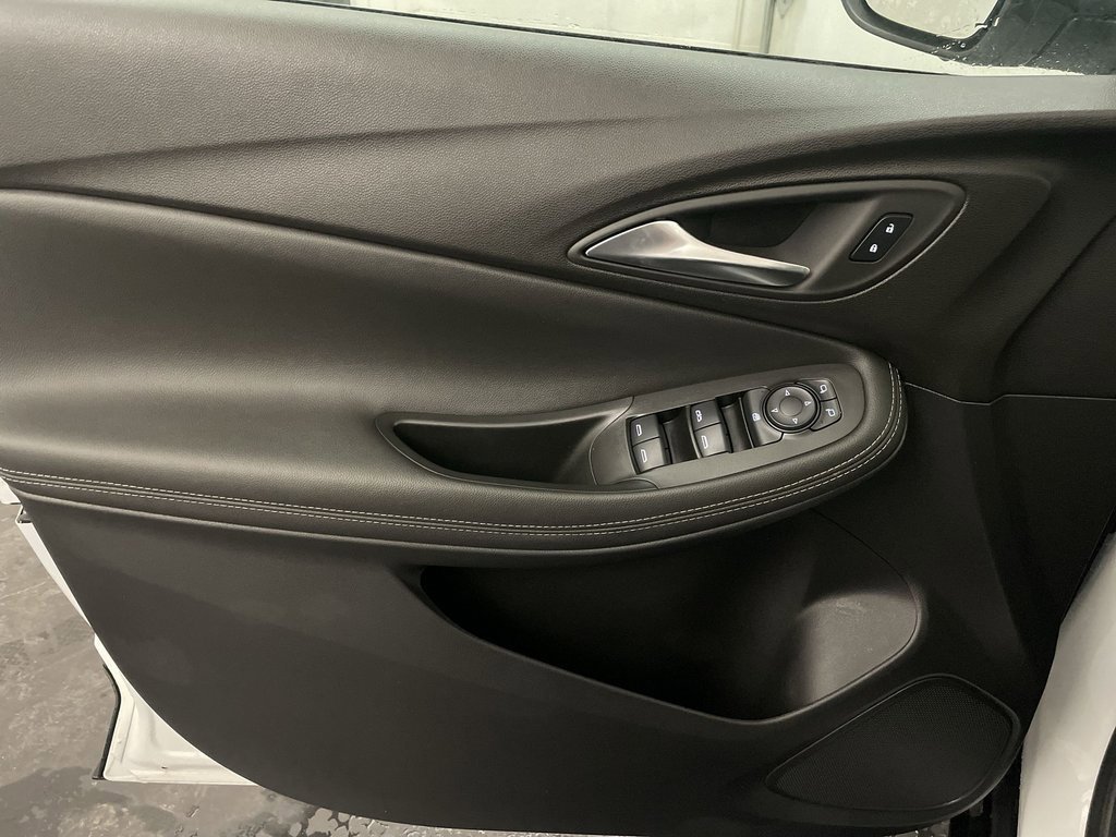 Used 2024 Buick Encore GX Sport Touring image 15