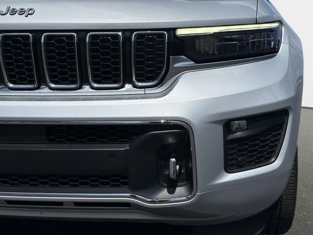 Used 2023 Jeep Grand Cherokee Overland w/ Rear Seat Video Group I RWD image 9