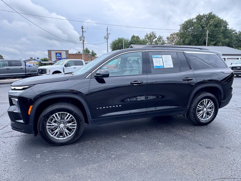 Used 2026 Chevrolet Traverse LT w/ Driver Confidence Package AWD/4WD image 2