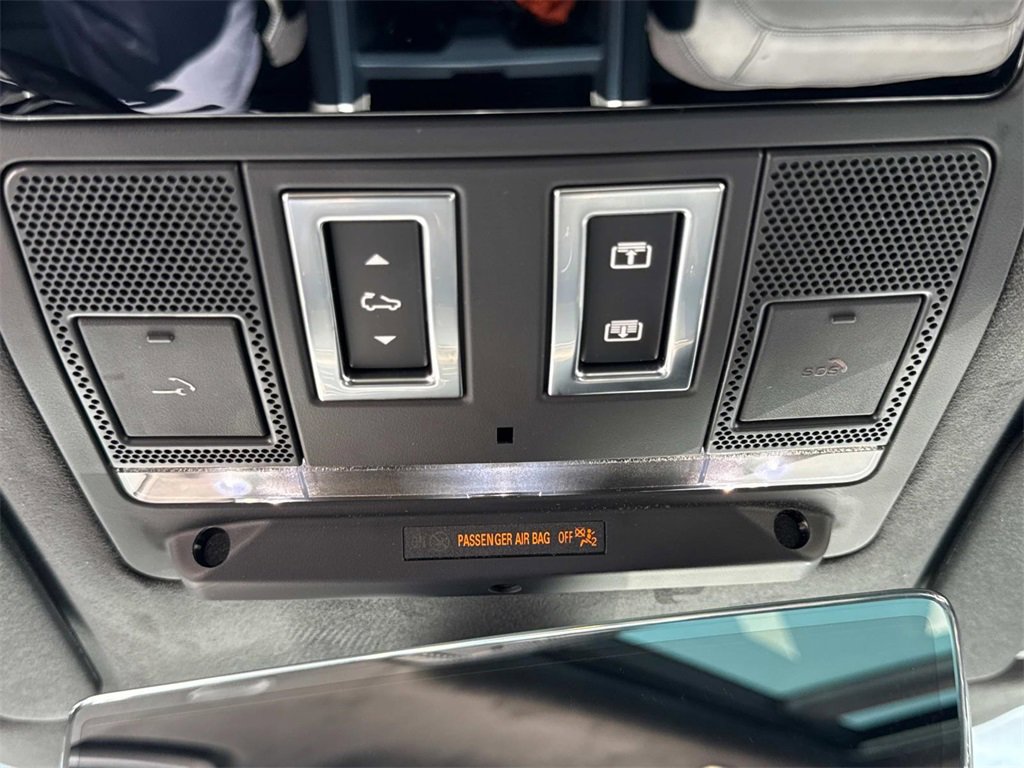 New 2025 Land Rover Defender 110 V8 image 20