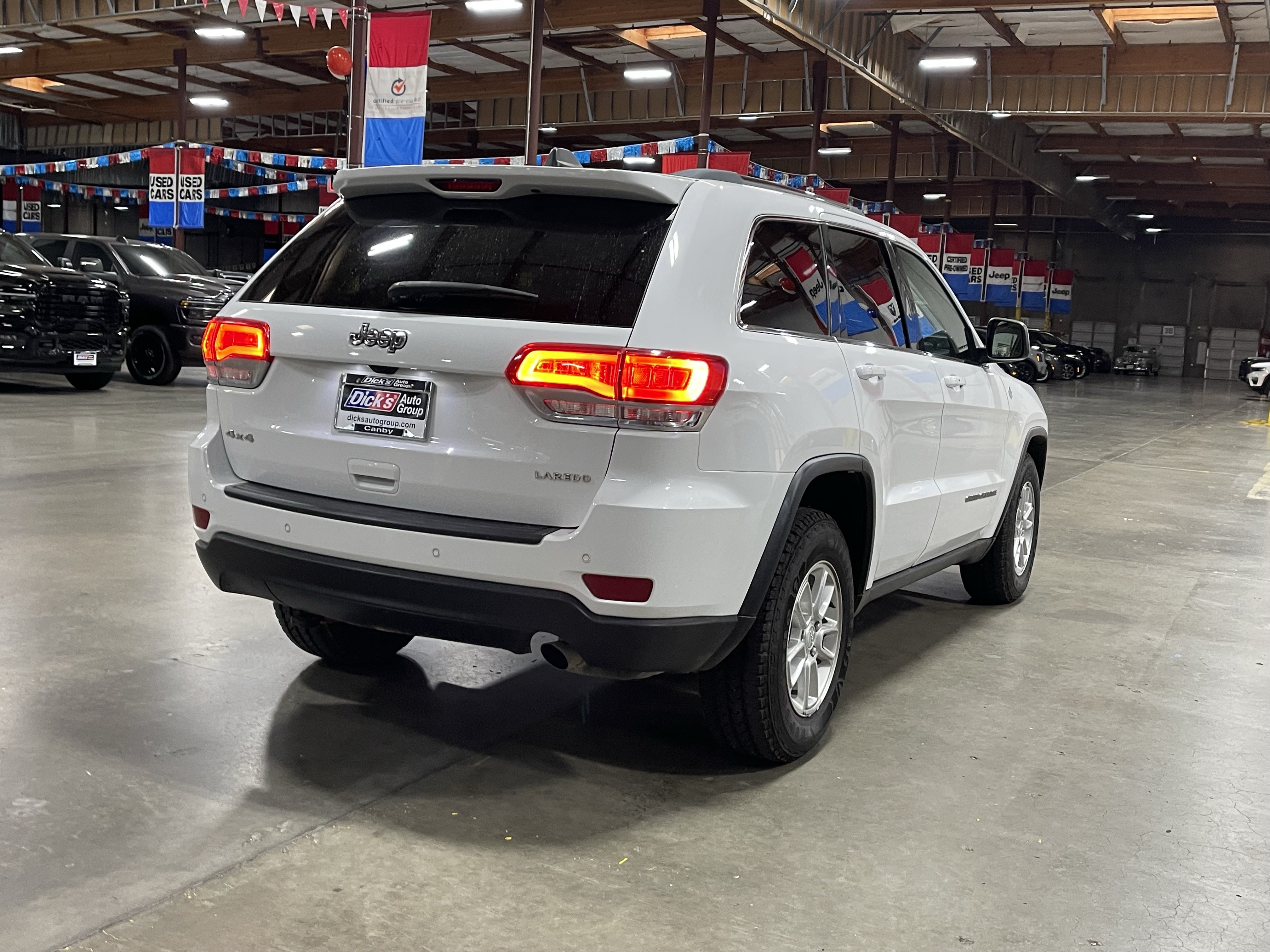 Used 2018 Jeep Grand Cherokee Laredo AWD/4WD image 5