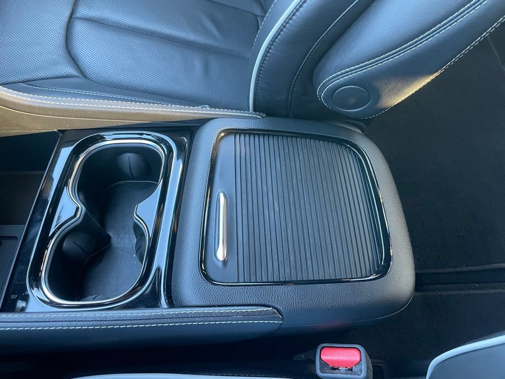 Used 2025 Chrysler Pacifica Limited FWD image 48