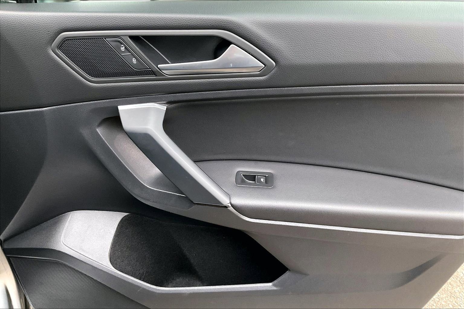 Used 2019 Volkswagen Tiguan SE image 20