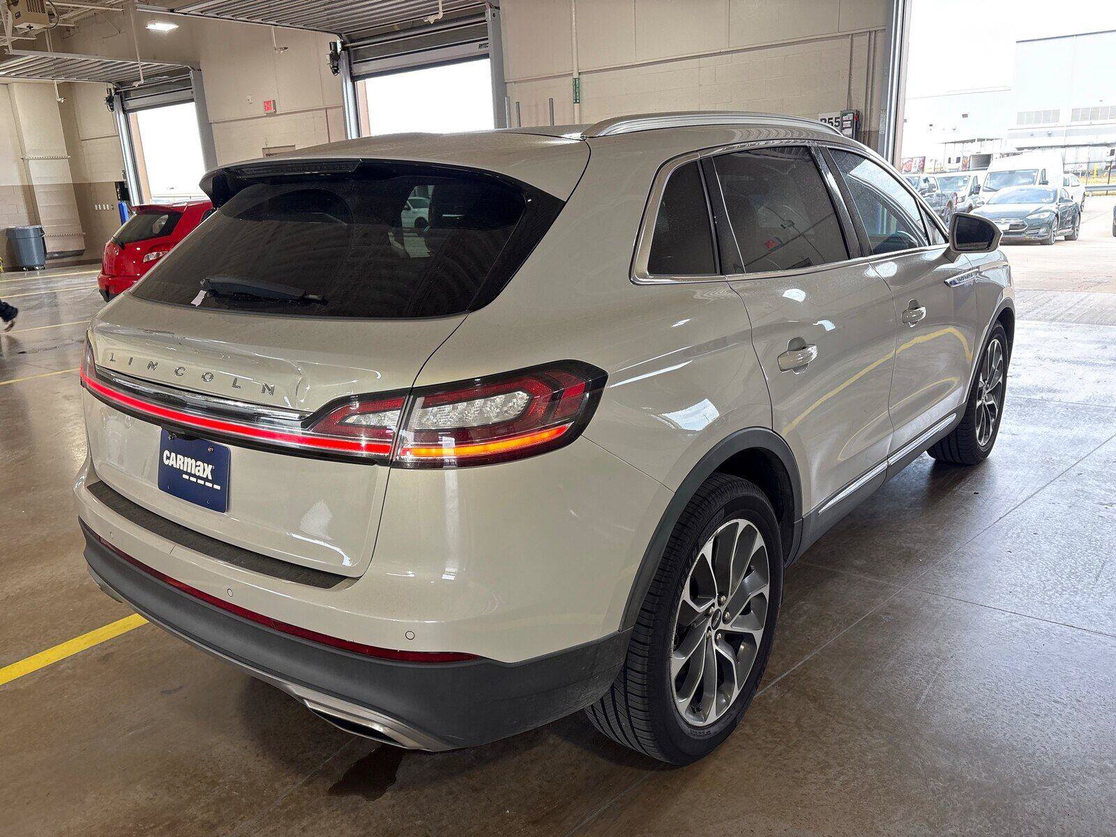 Used 2021 Lincoln Nautilus Reserve w/ Cargo Utility Package AWD/4WD image 4