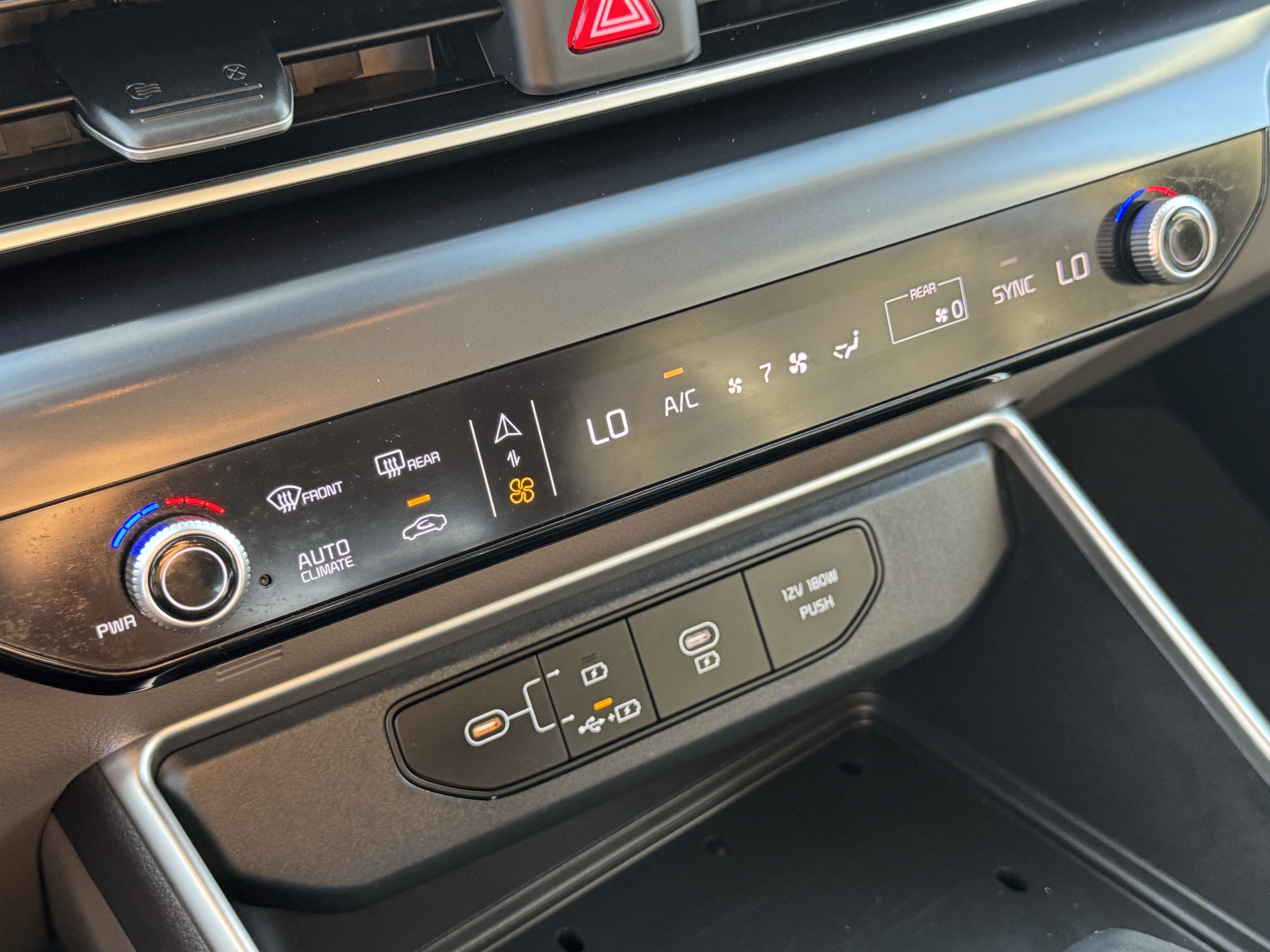 Used 2025 Kia Carnival FWD image 18