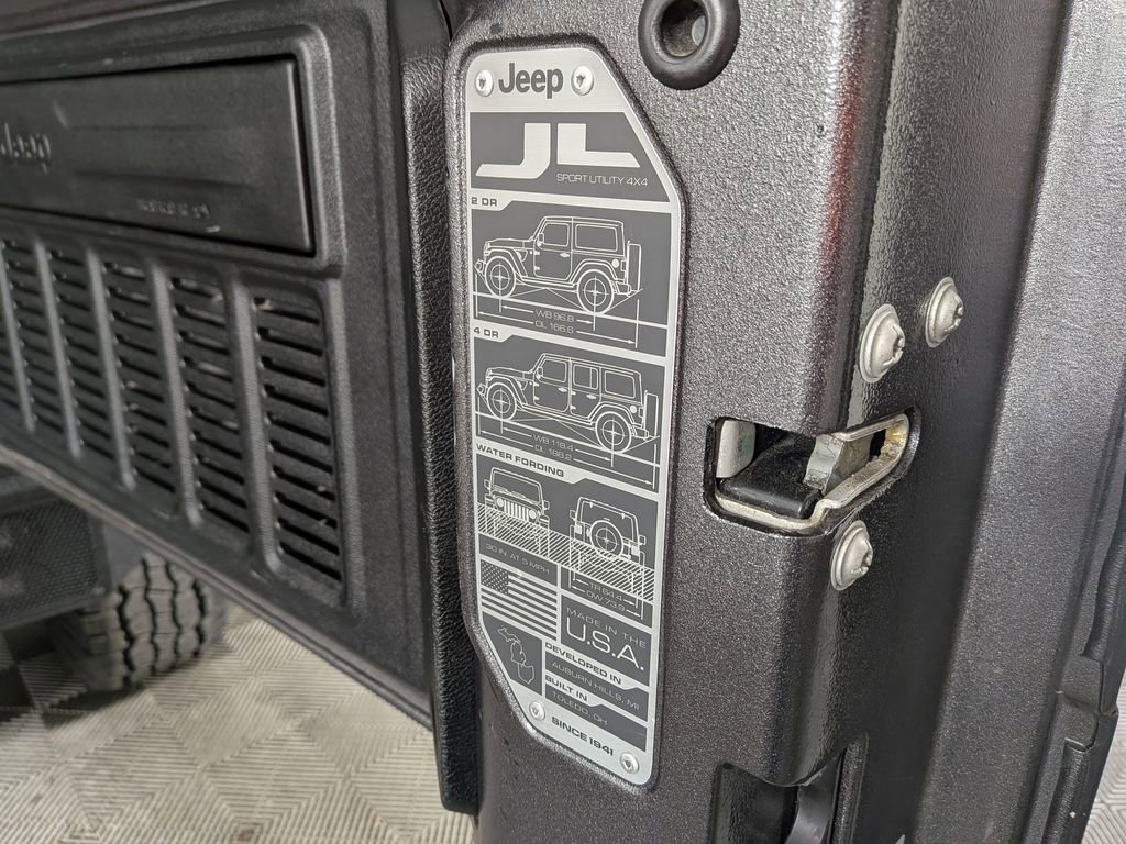 Used 2021 Jeep Wrangler Unlimited Rubicon AWD/4WD image 10