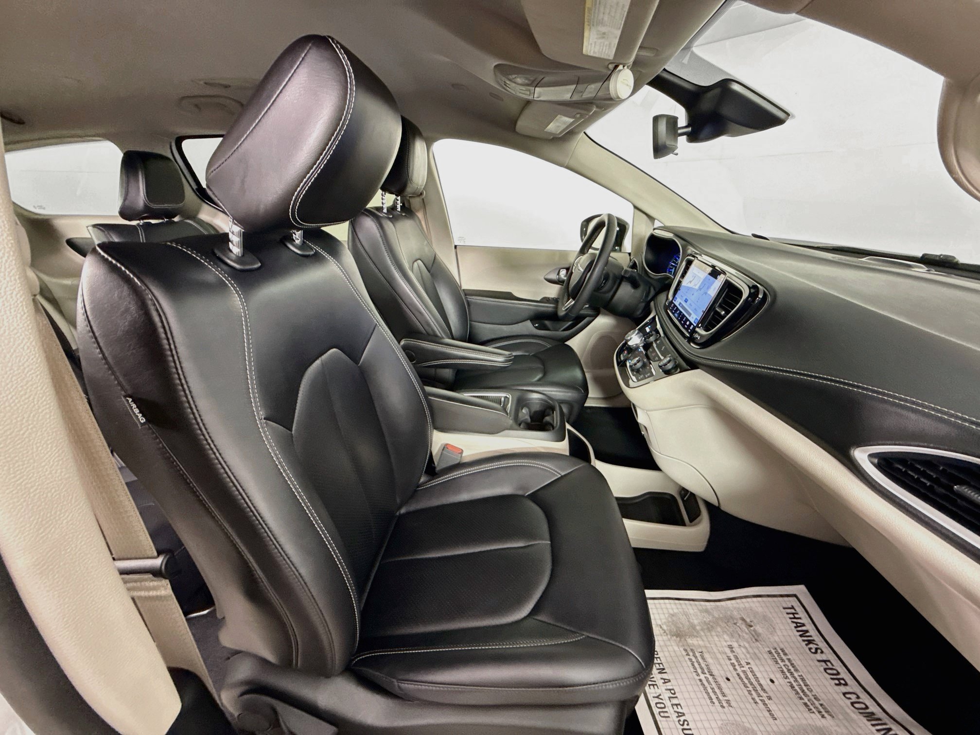 Used 2024 Chrysler Pacifica Limited FWD image 37