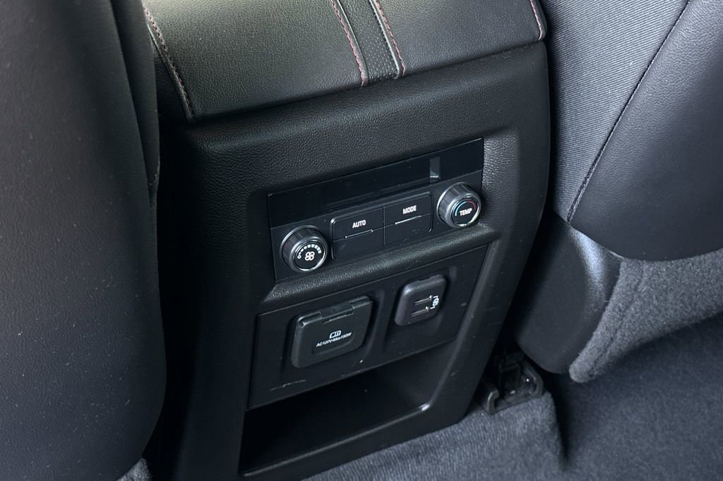 Used 2022 Chevrolet Traverse RS FWD image 14