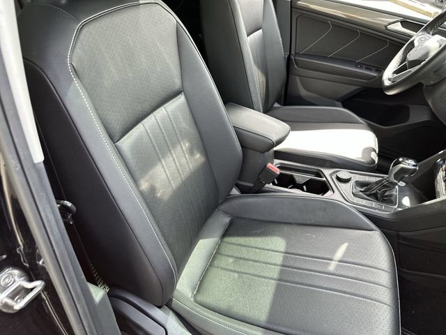 Used 2022 Volkswagen Tiguan SE w/ Panoramic Sunroof Package AWD/4WD image 26