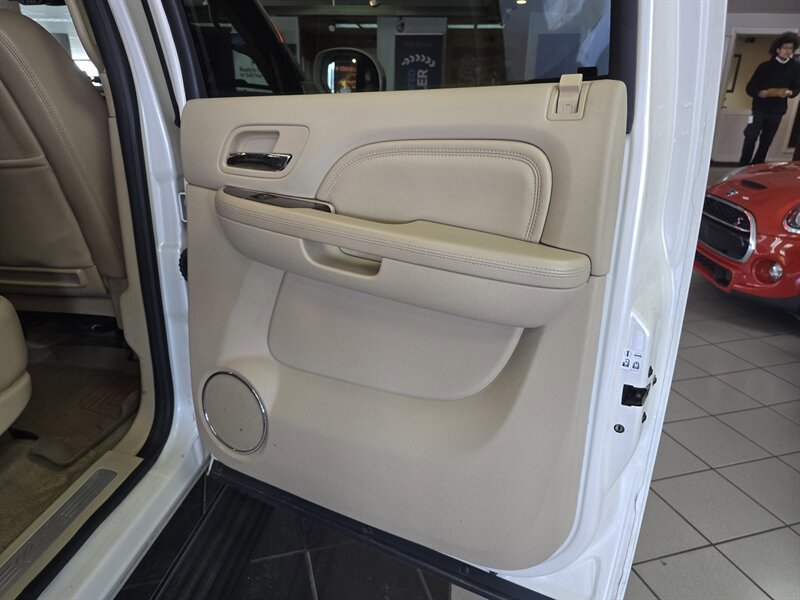 Used 2010 Cadillac Escalade ESV Premium AWD/4WD image 17