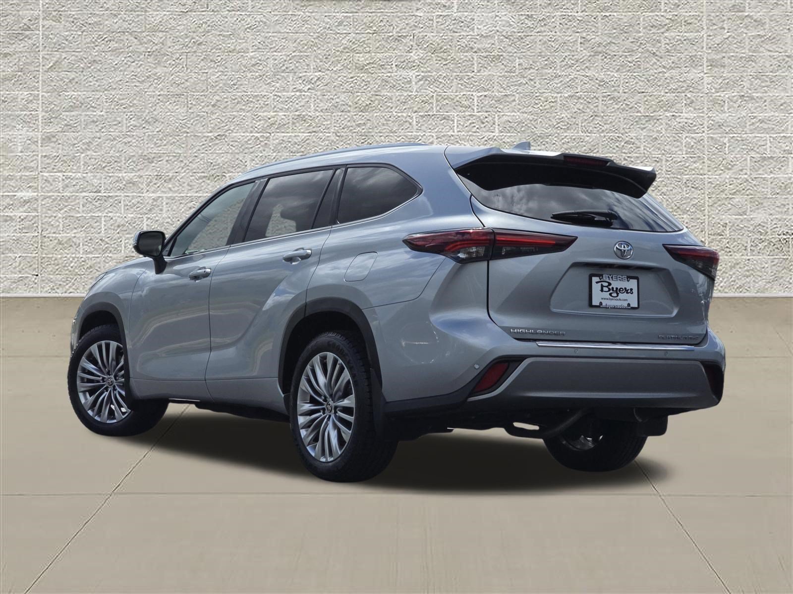 Used 2024 Toyota Highlander Platinum AWD/4WD image 5