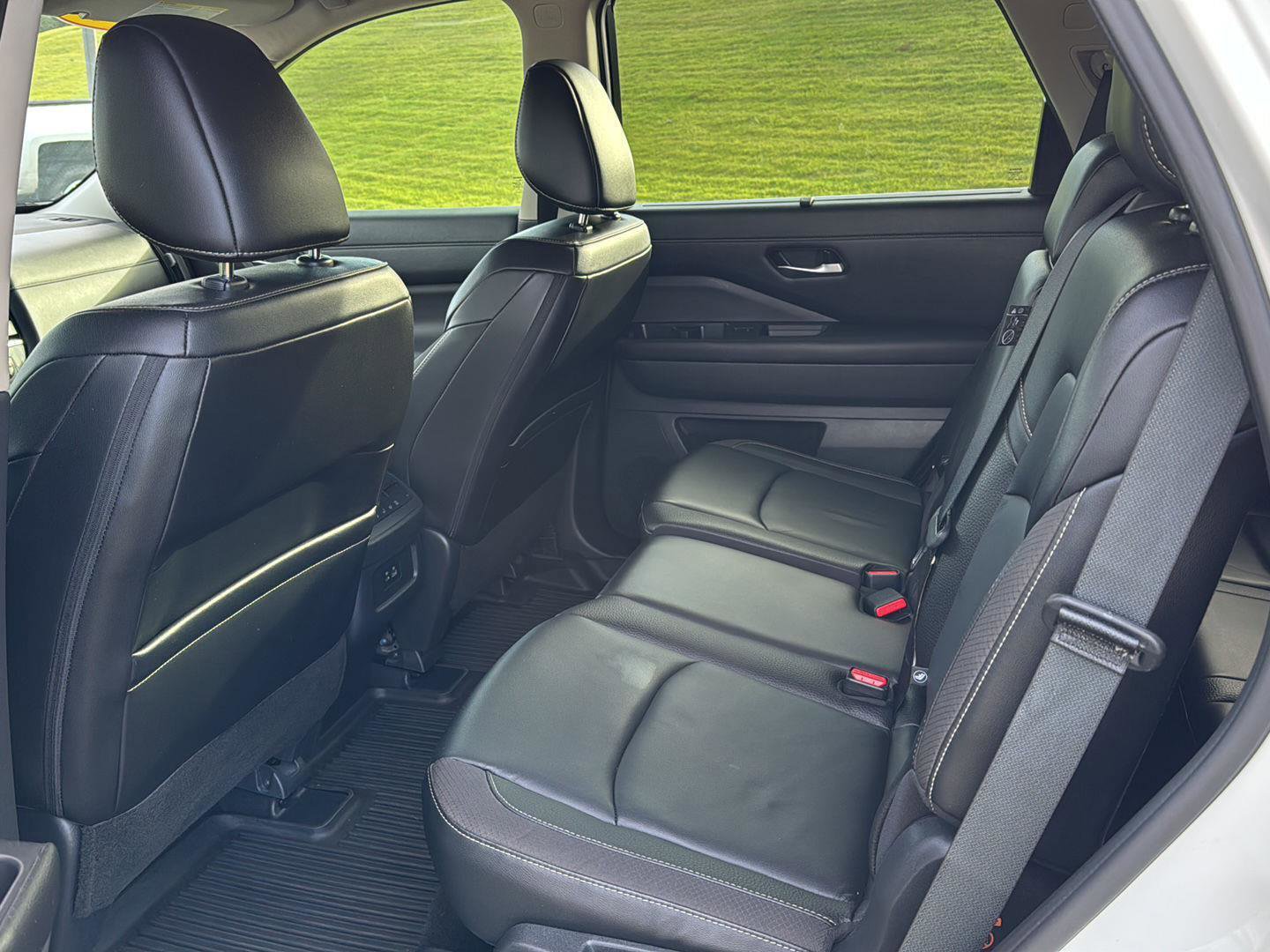 Used 2024 Nissan Pathfinder SL image 9