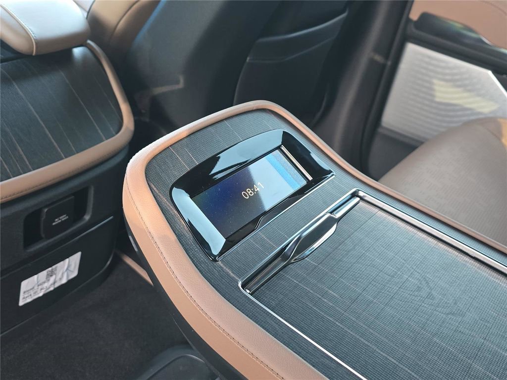 New 2026 Lincoln Navigator Black Label AWD/4WD image 16