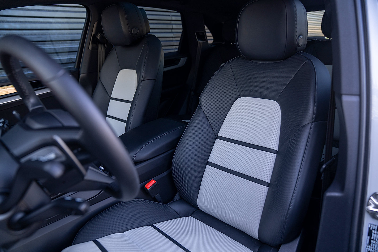 Certified 2025 Porsche Cayenne E-Hybrid AWD/4WD image 5
