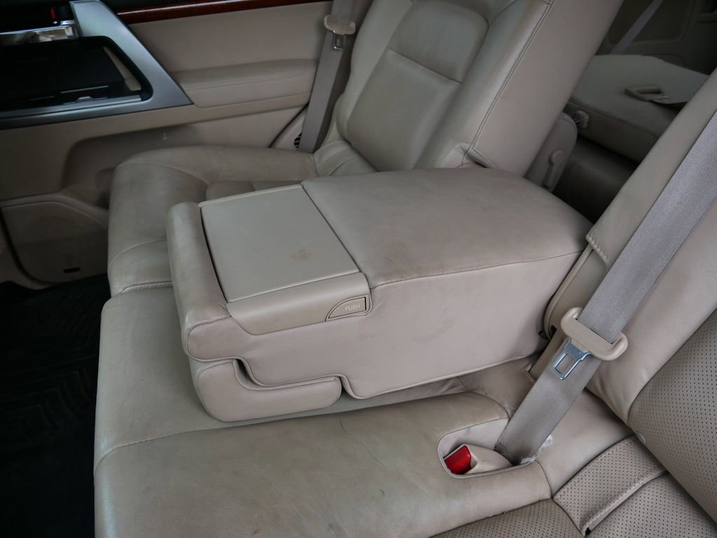 Used 2015 Toyota Land Cruiser image 41