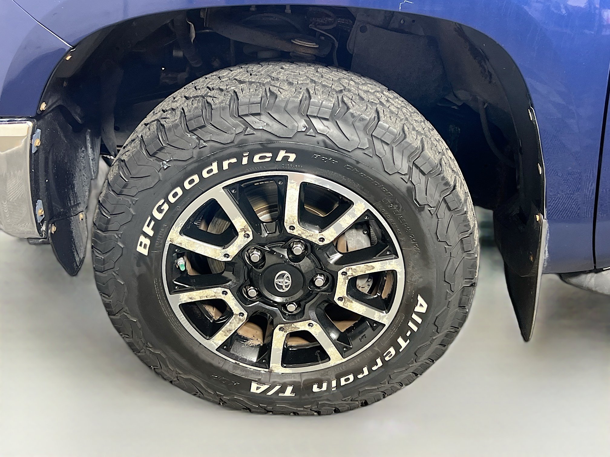 Used 2015 Toyota Tundra SR5 w/ TRD Off Road Package AWD/4WD image 13