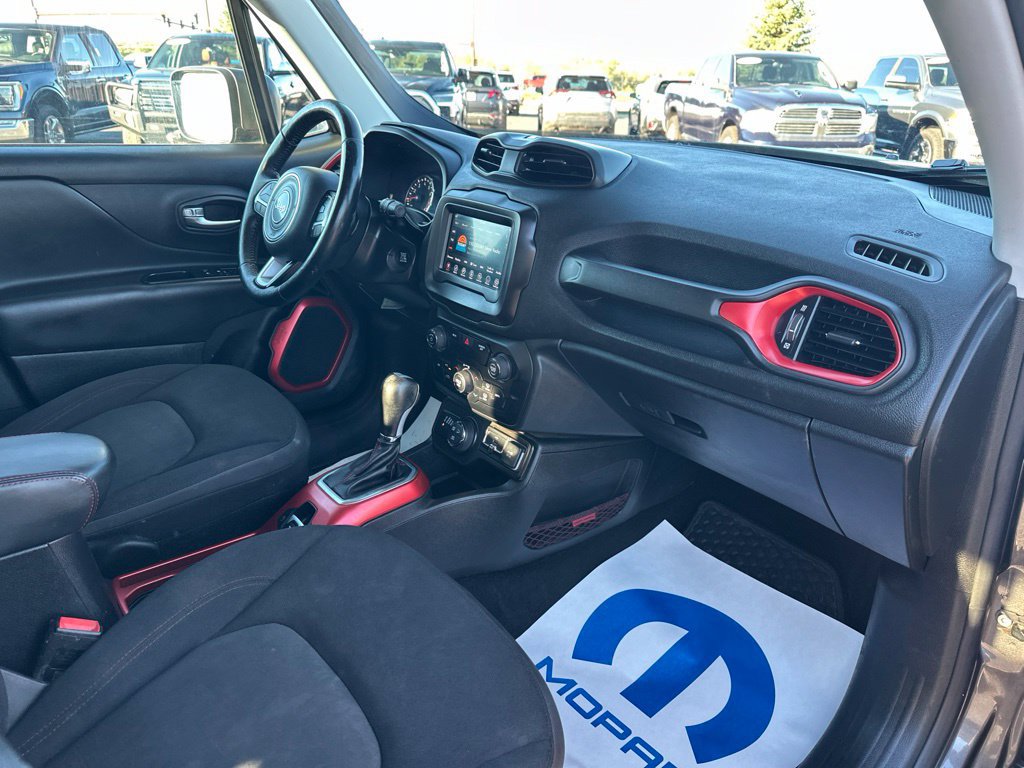 Used 2019 Jeep Renegade Trailhawk w/ Cold Weather Group II AWD/4WD image 22