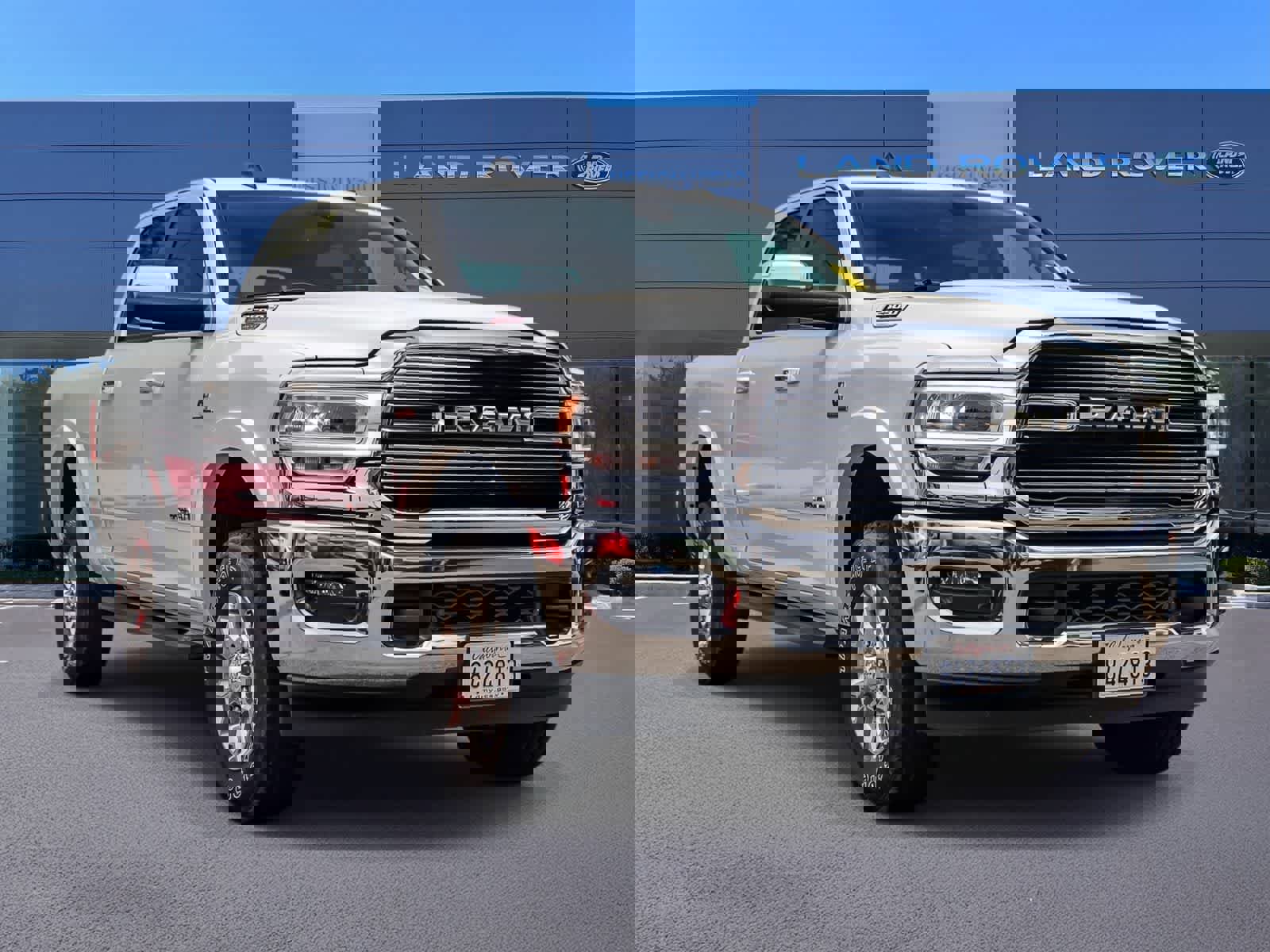 Used 2022 RAM 2500 Laramie AWD/4WD image 3