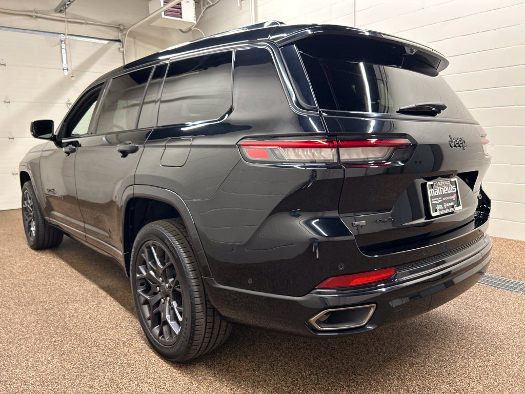 Used 2023 Jeep Grand Cherokee L Summit AWD/4WD image 4