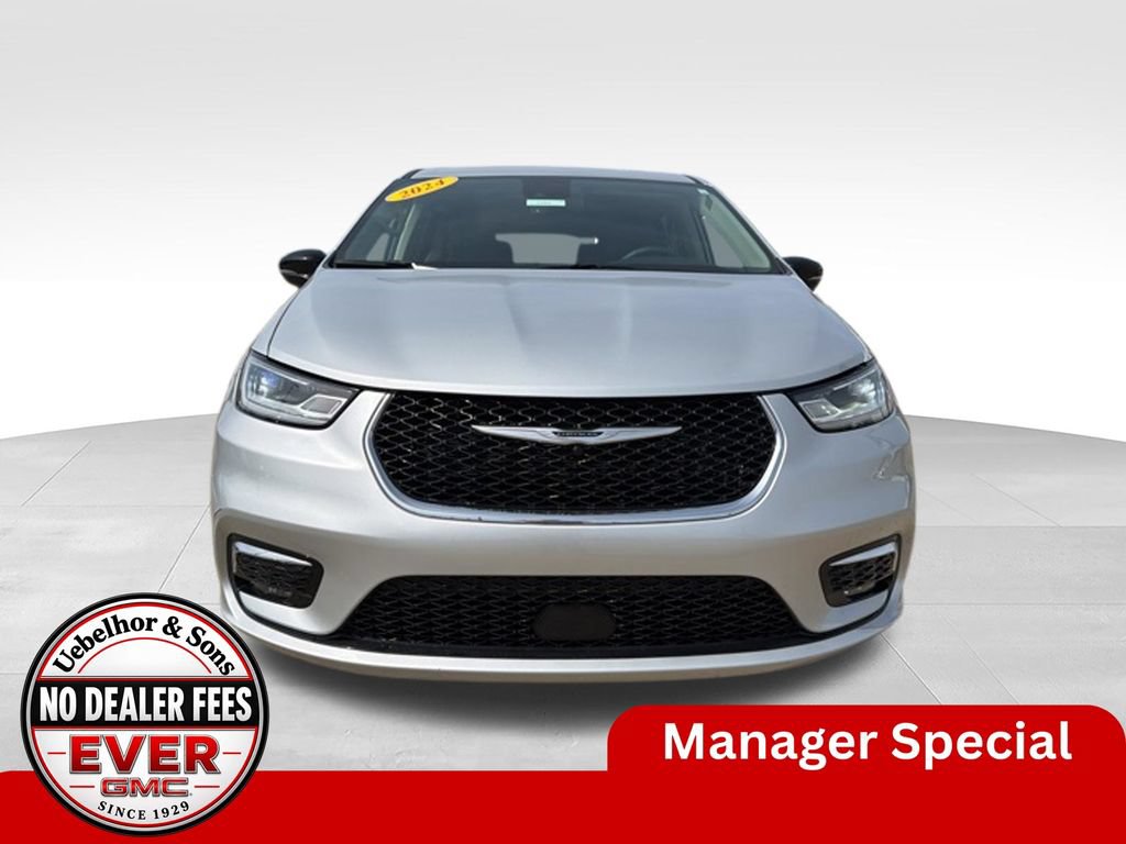 Used 2024 Chrysler Pacifica Limited FWD image 13