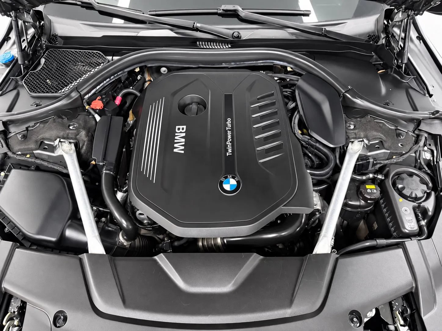 Used 2019 BMW 740i w/ Executive Package RWD image 29