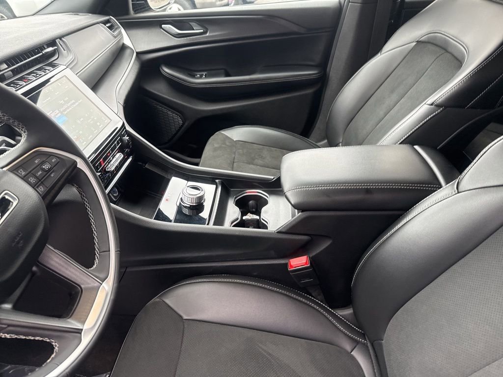 Used 2024 Jeep Grand Cherokee L Altitude image 18