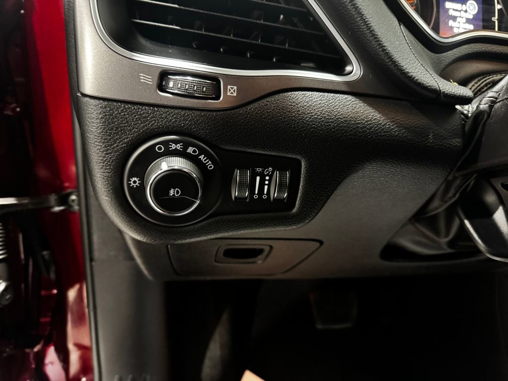 Used 2020 Jeep Cherokee Latitude Plus image 36