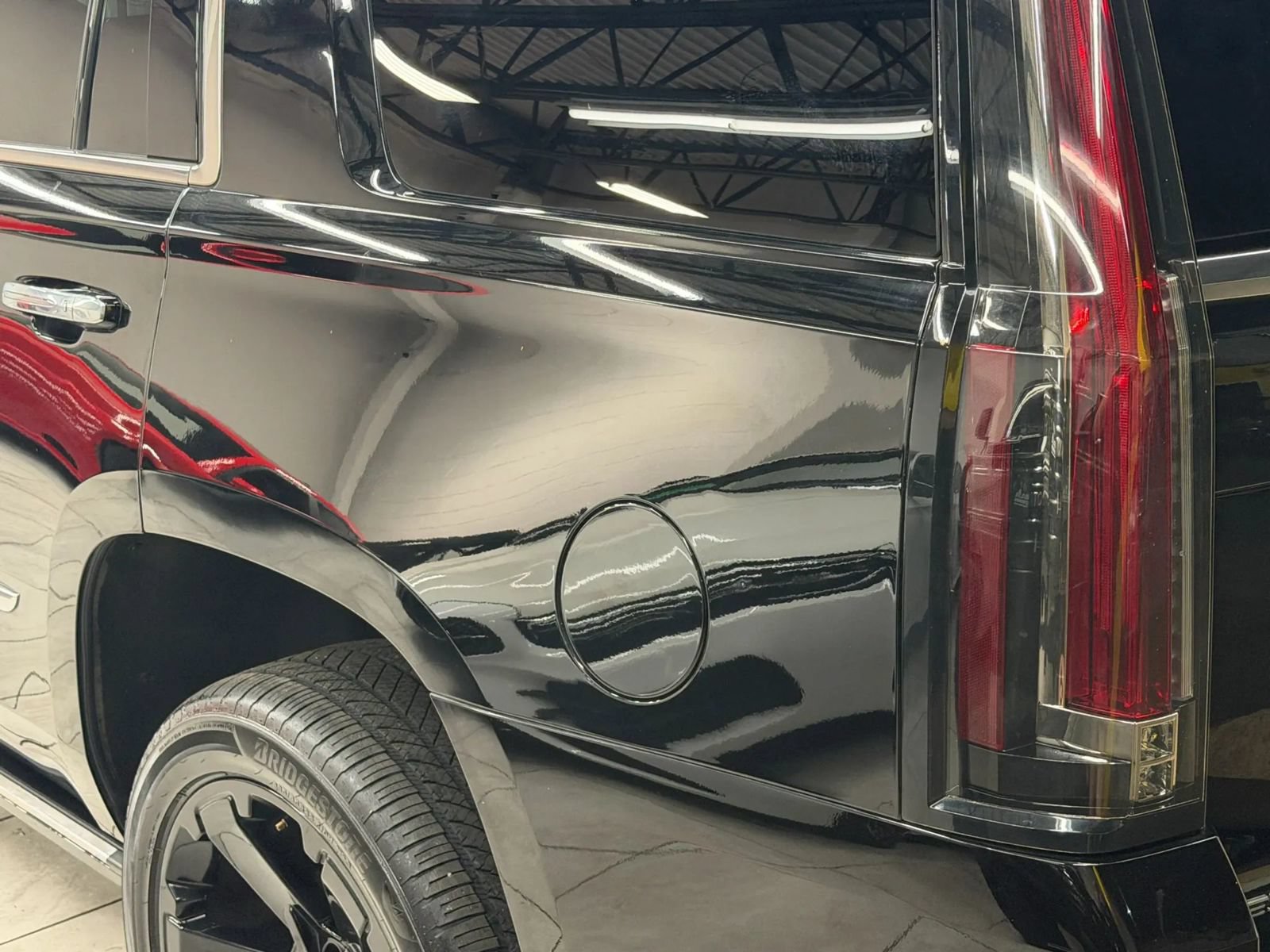 Used 2019 Cadillac Escalade Platinum AWD/4WD image 12