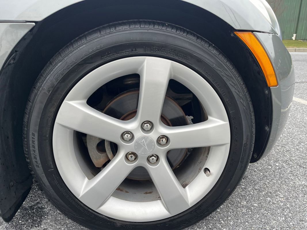 Used 2006 Pontiac Solstice w/ Premium Package image 10