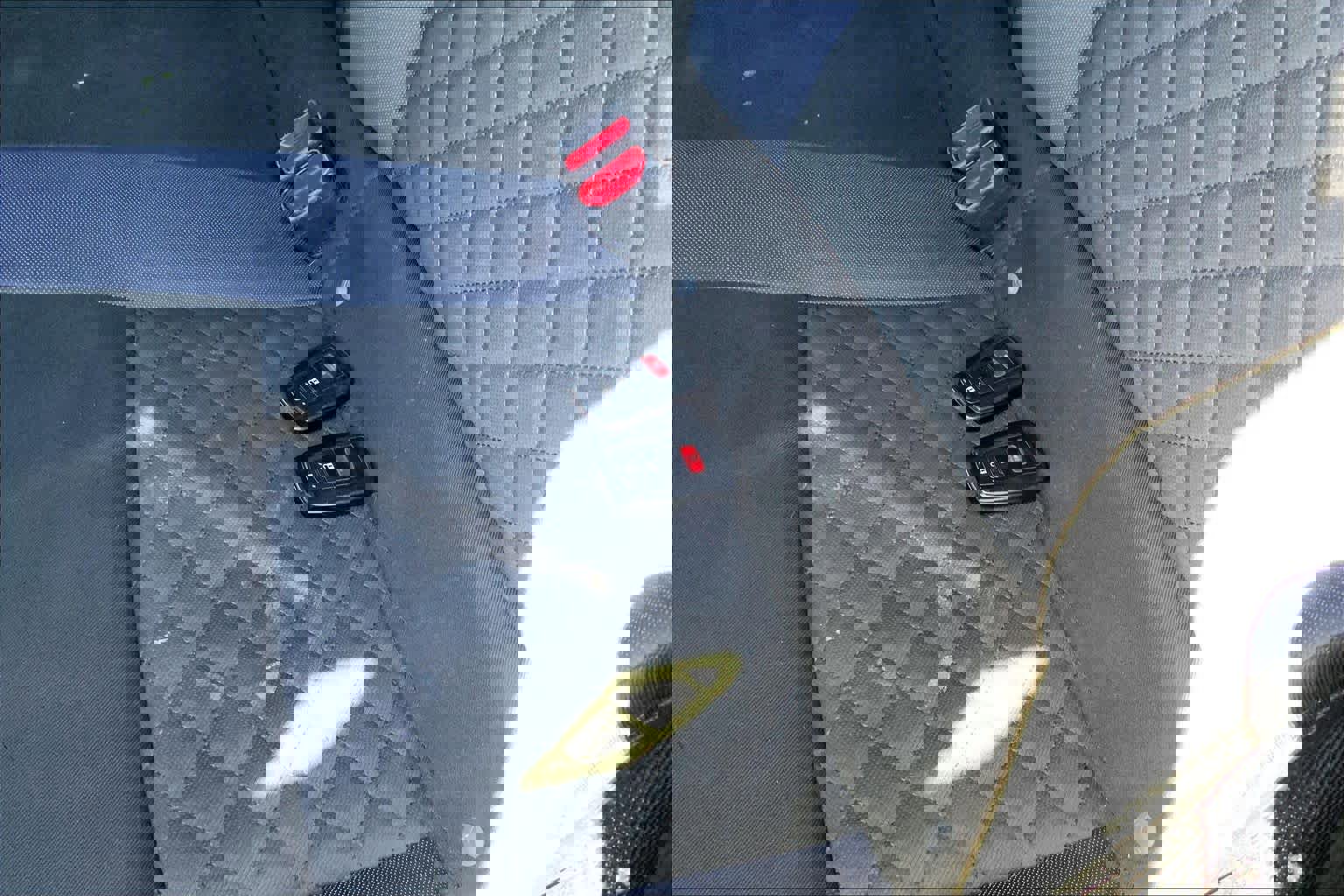 Used 2021 Toyota C-HR XLE FWD image 13