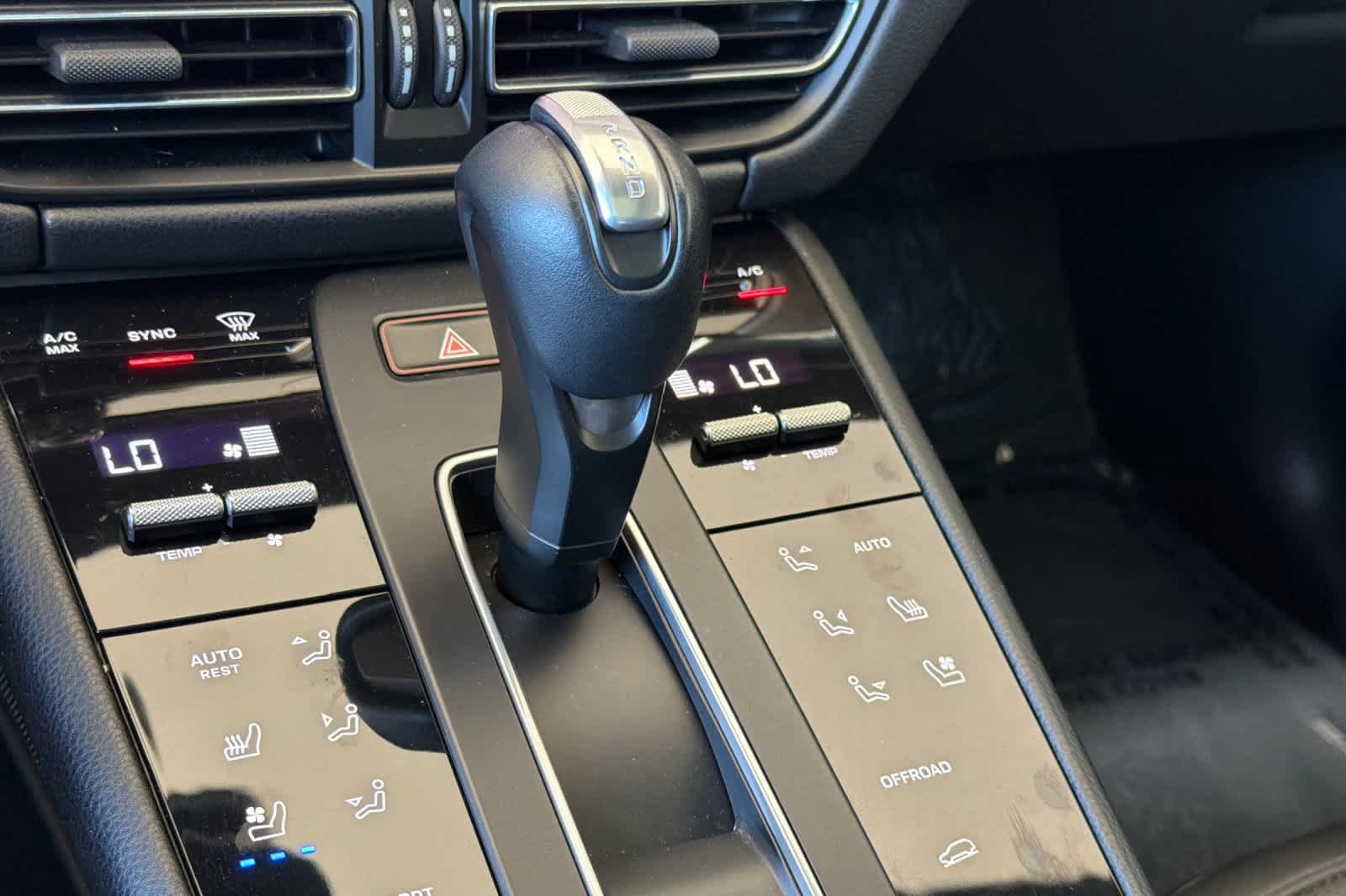 Used 2022 Porsche Macan AWD/4WD image 24