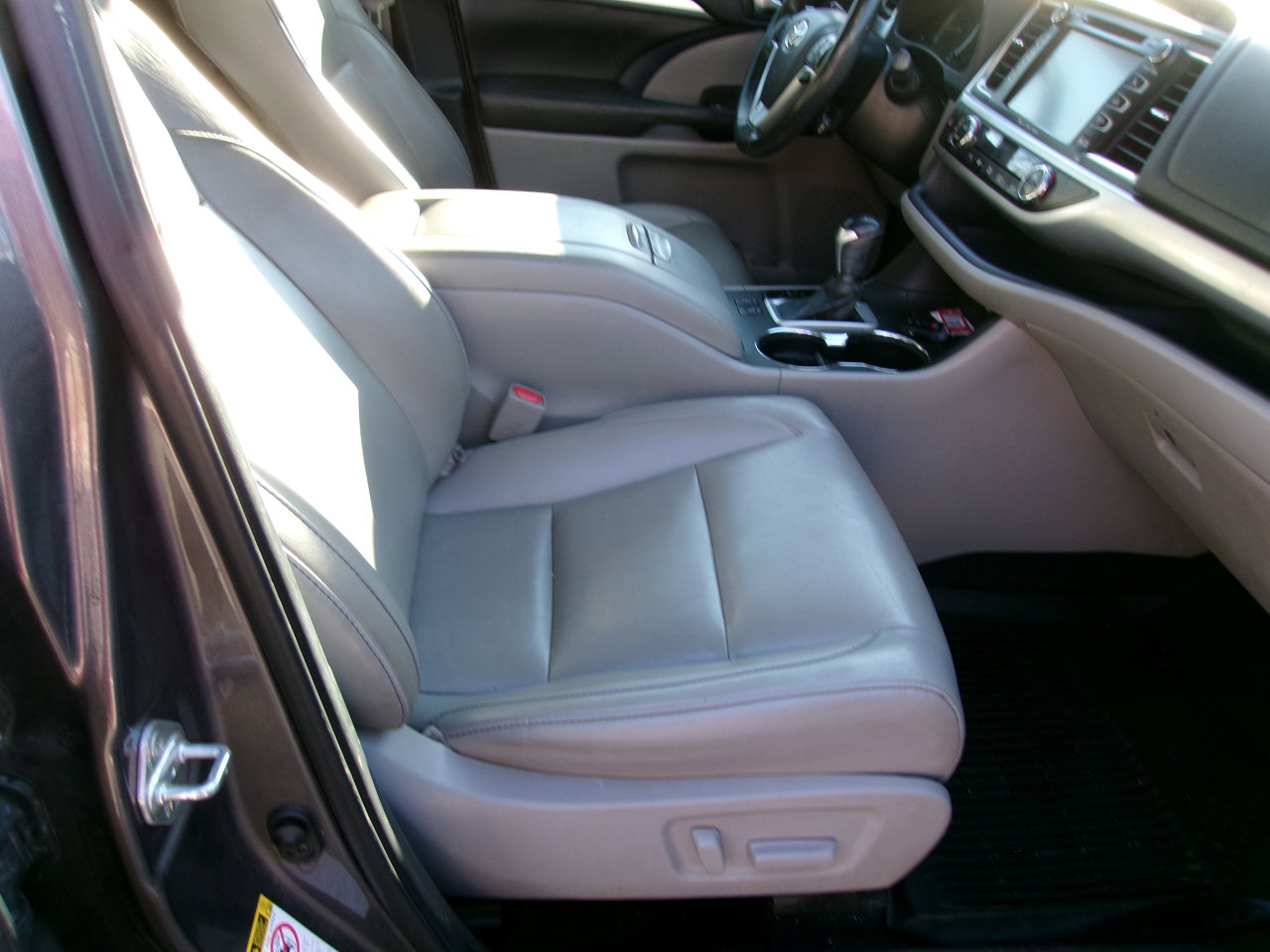 Used 2019 Toyota Highlander XLE image 5