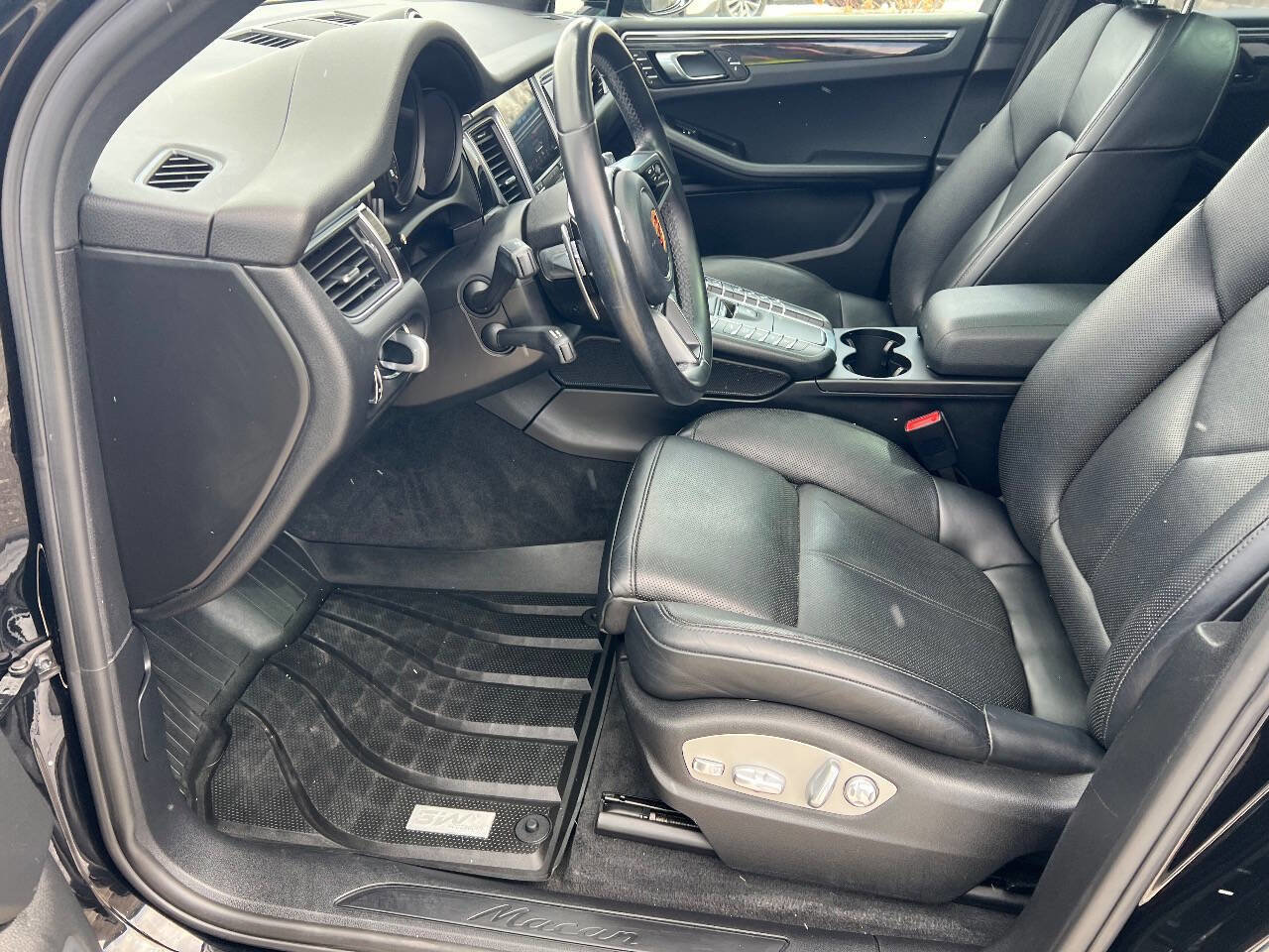 Used 2018 Porsche Macan image 16