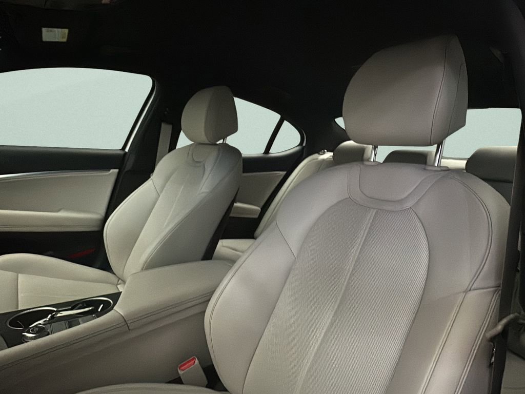 Certified 2025 Genesis G70 2.5T AWD/4WD image 9