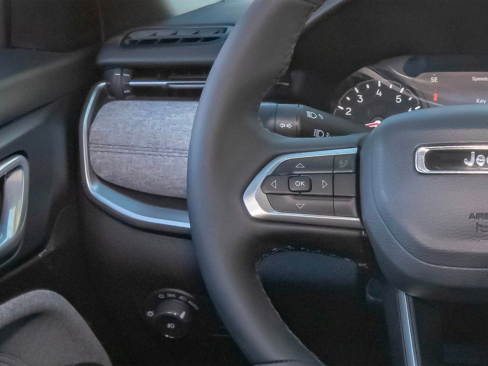 Used 2025 Jeep Compass Latitude image 15