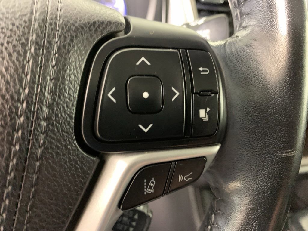 Used 2018 Toyota Highlander XLE AWD/4WD image 24