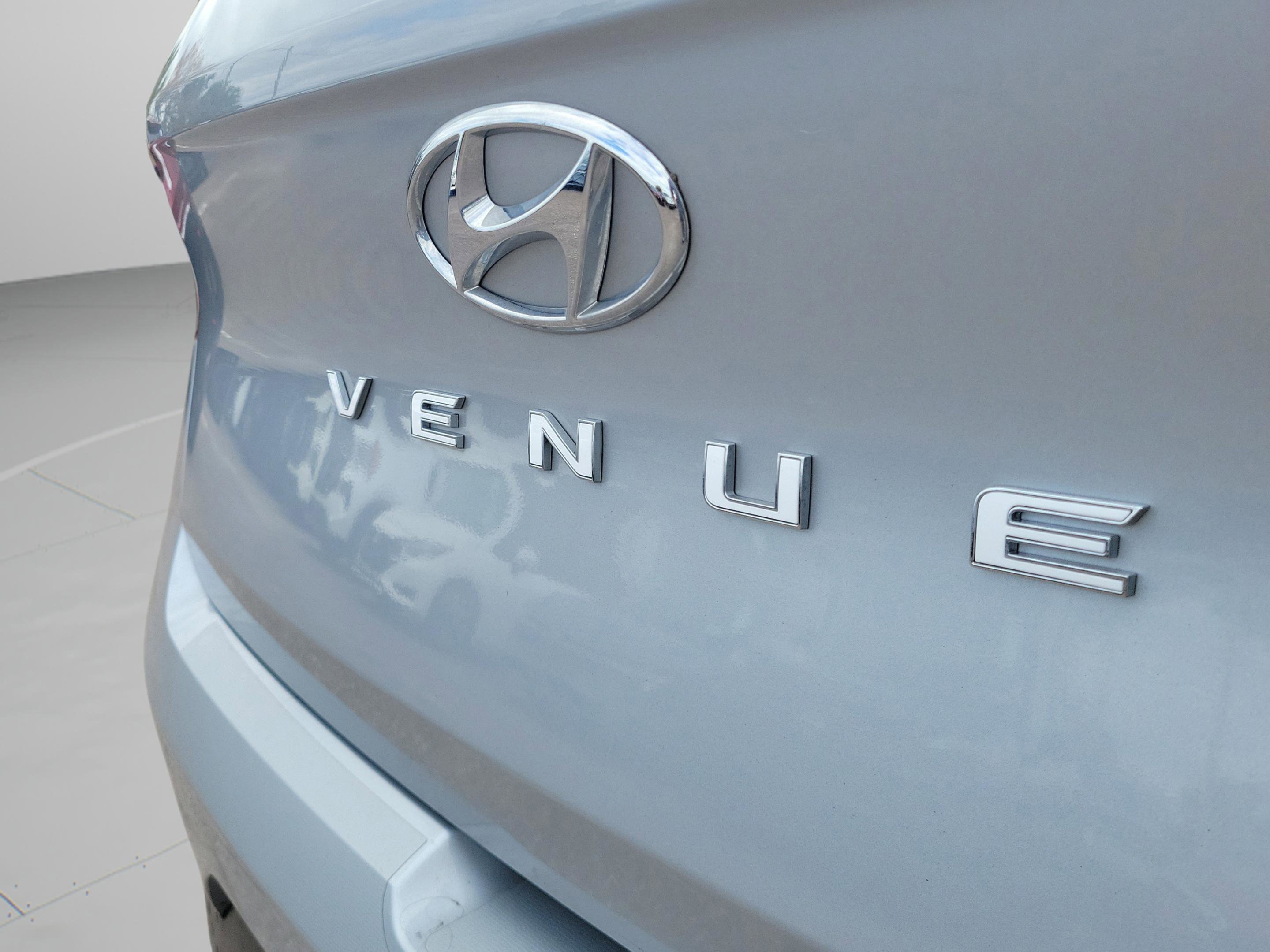 Certified 2023 Hyundai Venue SE image 7